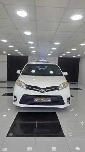 TOYOTA SIENNA2015 XLE عرض مميز لعشاق الاعتمادية والاقتصادية الأناقة اليابانية • توفير الوقود •