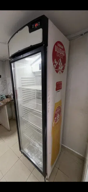 ثلاجة عرض للمحلات والمطاعم