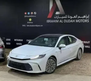 Toyota . Camry . 2025 . New3