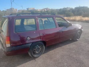 اوبل كاديت لون خمري موديل 90 قزاز كهرباء فتحه سقف كهرباء ماتور 16 جير عادي ضوء زينون 1900 دينار قابل