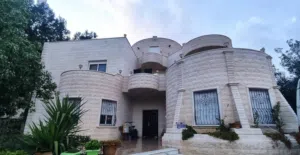 More than 6 bedrooms . More than 6 bathrooms . 600 m20