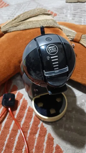 ماكينة صنع قهوة من دولتشي