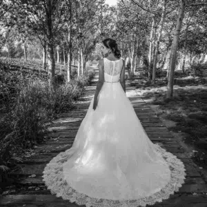 لاصحاب محلات تاجير بدل الاعراس و للعرسان فساتين أعراس إسباني موديلات و مقاسات مختلفة