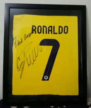 تيشيرت كريستيانو رونالدو بتوقيعه - CR7 T-Shirt