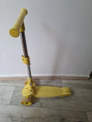 سكوتر أطفال بحاله جيده