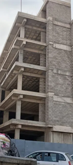 مبنى تجاري إداري للبيع في شارع الجرابة