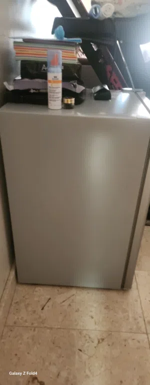 ثلاثة صغيرة للبيع بحالة فوق الممتاذة للبيع في اقرب وقت