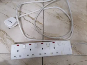 محول وصلة كهرباء أصلي انجليزي power extension original - English