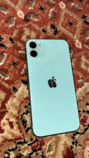 iPhone 11 نظيف