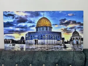 لوحه صورت المسجد الاقصه ومزين في القزاز البلمع سعر مغري لانه يوجد كمن شخط ع لوحه بي 15