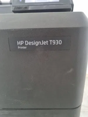 بلوتر hp ابيض واسود وألوان بحالة جيدة يطبع جميع المقاسات مستعمل للبيع