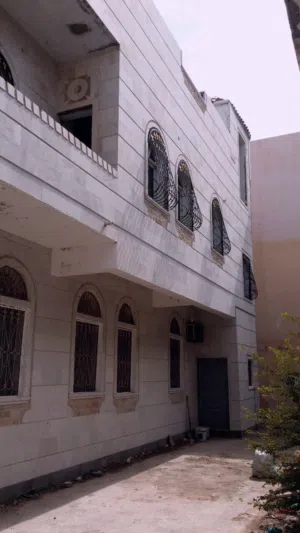 600 m2 More than 6 bedrooms Villa for Sale in Aden Al-Drein