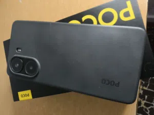 Poco x7bro120فريم قيقا 512رام12تلفون شبه جديد واخده شهر1يوم19للبيع معاه شحنه الاصلى وكل شي كامل معاه