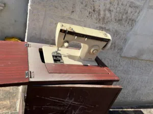 للبيع – ماكينة خياطة Singer