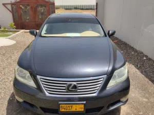 Used Lexus LS in Buraimi