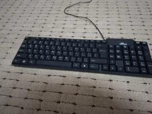 keyboard مستعمل شبه جديد بحاله نضيفه جدا، ليس هناك اي كسور او خدوش