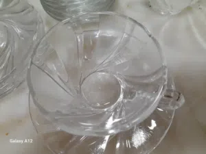 طقم كاسات مع اطباق