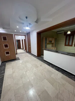 شقة للايجار بسوق الجمعة عمارة جديدة