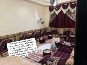 مجلس شبه جديد للبيع
