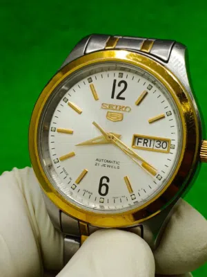 بيعه سررريعه Seiko أوتوماتيك أصلية بحالة ممتازة استخدام خفيف ثلاث أربع مرات فقط معاها أغراضها وجرنتي