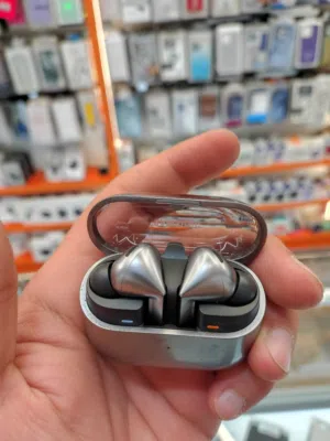 Samsung buds pro 3 خالية من الخدوش بحالة الوكالة