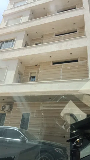 شقة للبيع نصف تشطيب سوق الجمعة طريق 16