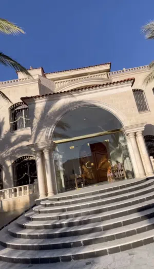 قصرين للبيع في منطقة الظهير على مساحة ارض 4 دونم و 800 م