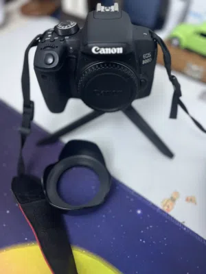 كاميرا كانون 800D + عدستين