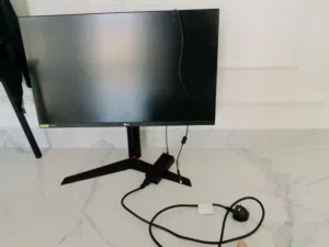 شاشة LG حجمها 27 للبيع