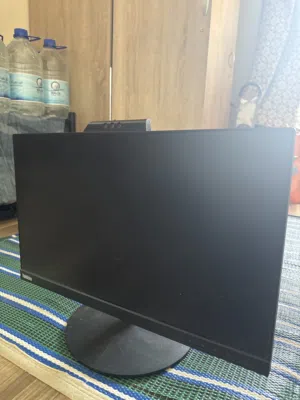 21.5 Lenovo monitors for sale  in Al Ahmadi
