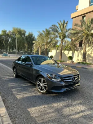 مرسيدس C300 موديل 2017 بحالة ممتازة شرط الفحص