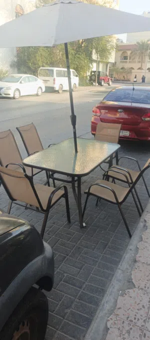 طاوله مع 6كراسي  جلسات خارجه أو برك السباحة السعر خمسين دينار