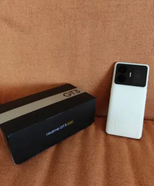 Realme GT3 Global 16GB RAM/ 1TB 240W  للبيع او البدل بما يناسبCharging