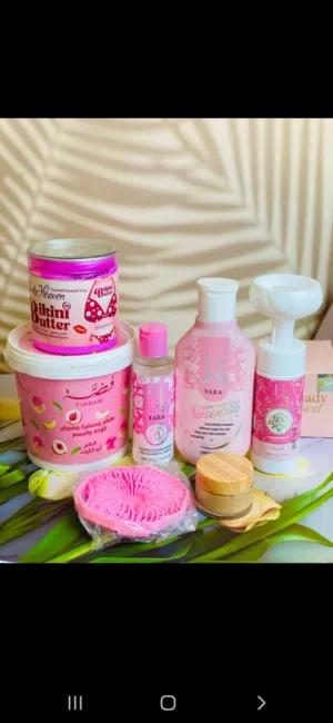 * "بوكس عناية بكل شي تحتاجينه لتدللين نفسك لأن راحتج أولاً مقشر وسنفرة للوجه والجسم