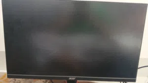 شاشه من ايسر استعمال نضيف شهرين