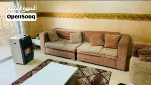 كنب امريكي تفصيل ممتاز بحالة جيده جدا للبيع 8 مقاعد ليس تجاري