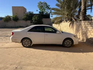 تويتا كامري 2006 مكيف شغال صاله فل الفل محرك نضيف فيه صوت بنتريه بس هيكل كما موضع في صوره