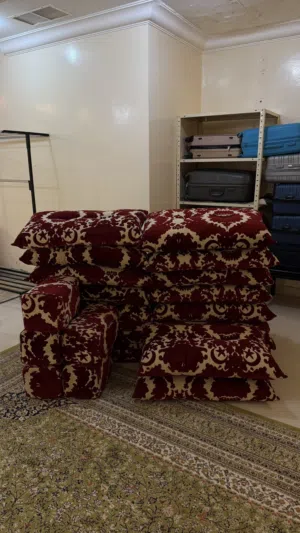 للبيع قعدات ارضيه نظيفه