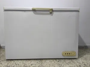 فريزر أفقي (صندوق) بحالة ممتازة - طول1.22 متر للبيع