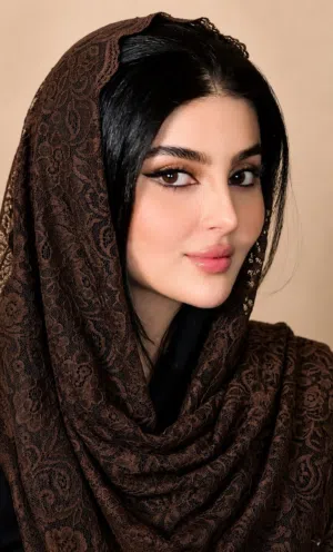 وصل شال الذكاء الاصطناعي الترند   خيط بريسم وقماش تول فاخر  نعومة ولمعة راقية جدآ   تصميم