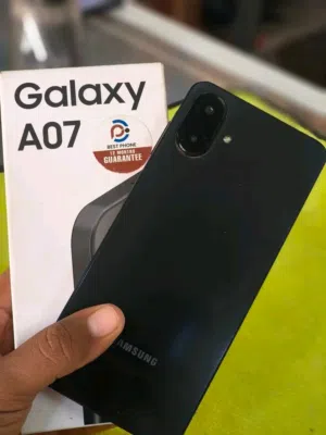 SAMSUNG GALAXY A07 128 GB RAM 4 مستعمل شبه جديد بالكرتونة ووصلة الشحن ..+ جراب هدية ...