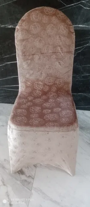 Luxury Red and Gold Chair for Sale – Excellent Condition