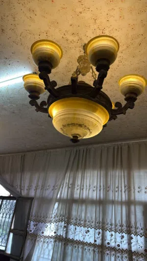 ثريات مستعملة بس شبه وكالة  الصور عندك مع الاعلان للبيع