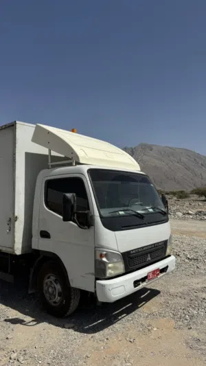 للبيع موستبيشي صندوق مغلق 2015 نظيفه