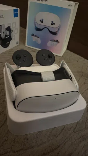Meta quest 3s with accessories مع اغراض