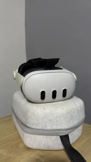 Meta Quest 3 VR Headset + Premium Headstrap + Carry Case Like New