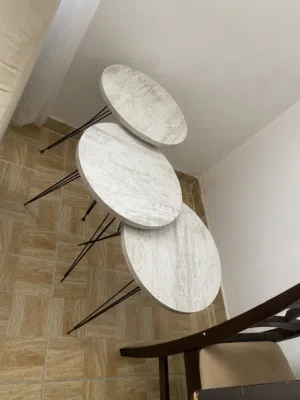 طقم طاولة مع 3 طاوله صغار البيع