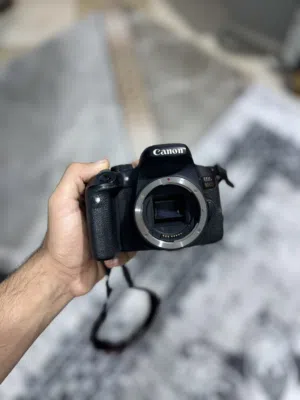كاميرا كانون 800d للبيع