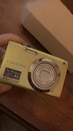 nikon Coolpix s3000 digital camera