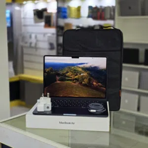 Macbook Air 2022 M2/8GB RAM/512GB SSD +Bag ماكبوك إير 2022 بمعالج M2 نظيف جداً + شنطة